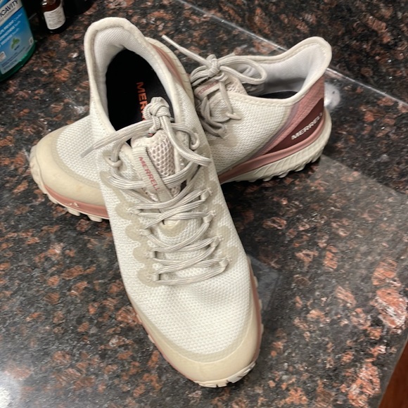 Ladies Merrell Trail Runners size 11 - Picture 2 of 8